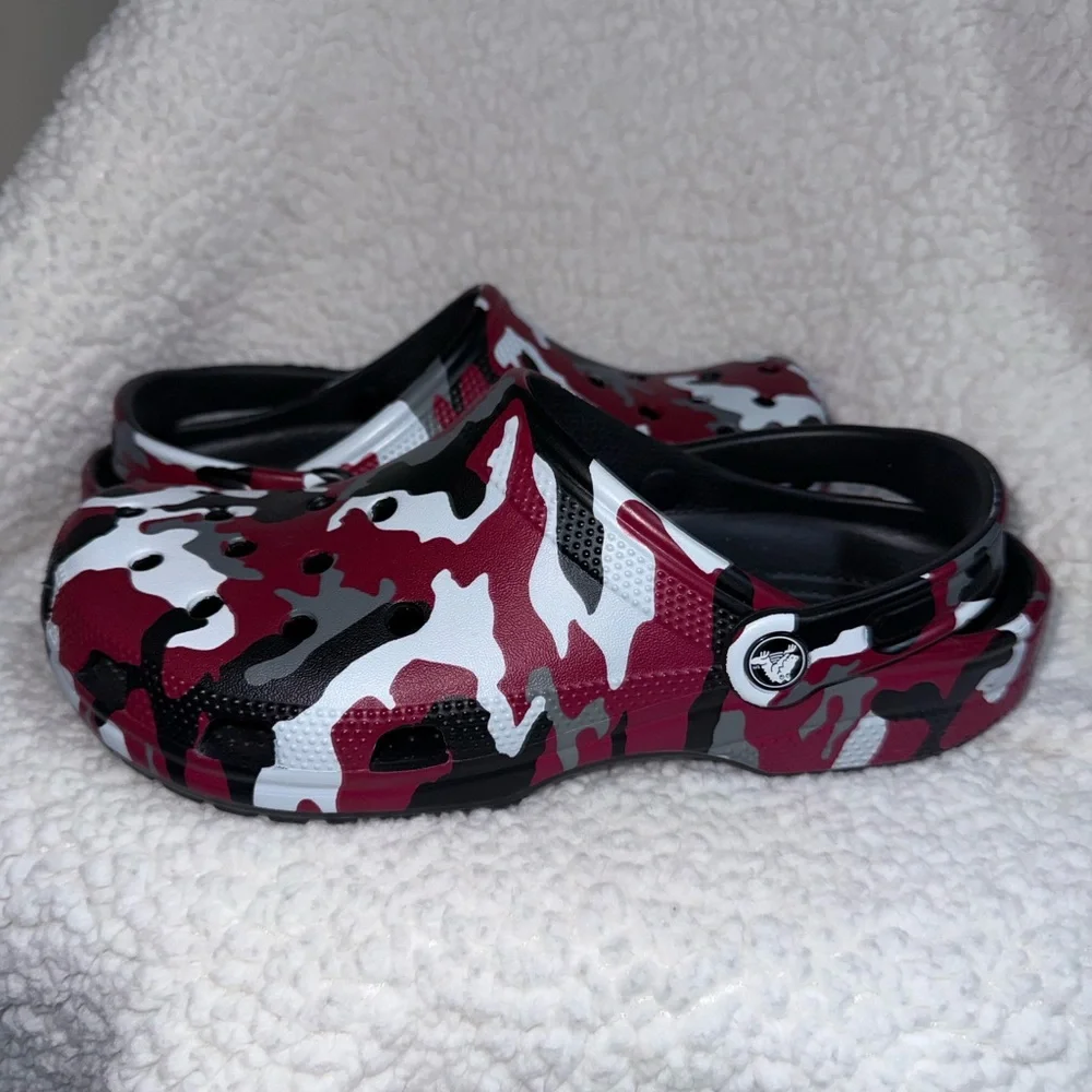 CROCS Red White Black Camo Slip-On Clogs Size 11W/9M - Picture 4 of 5